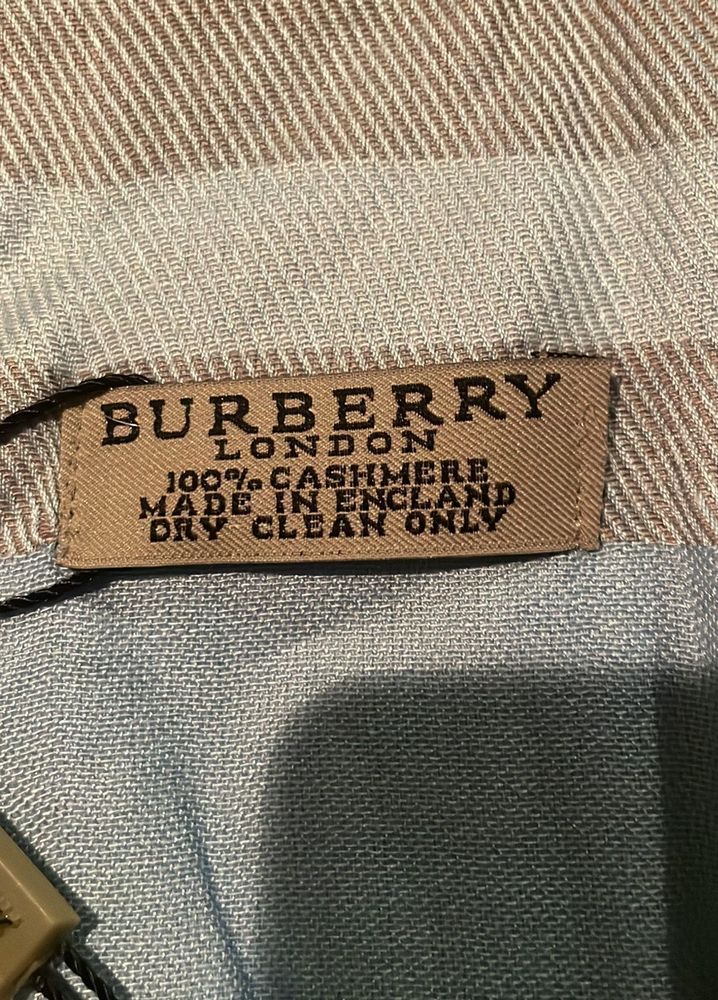 burberry cashmere scarf - Picture 3 of 7